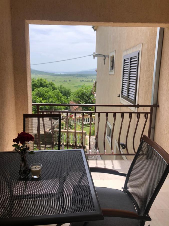 Apartman Ana Vrlika Exterior foto