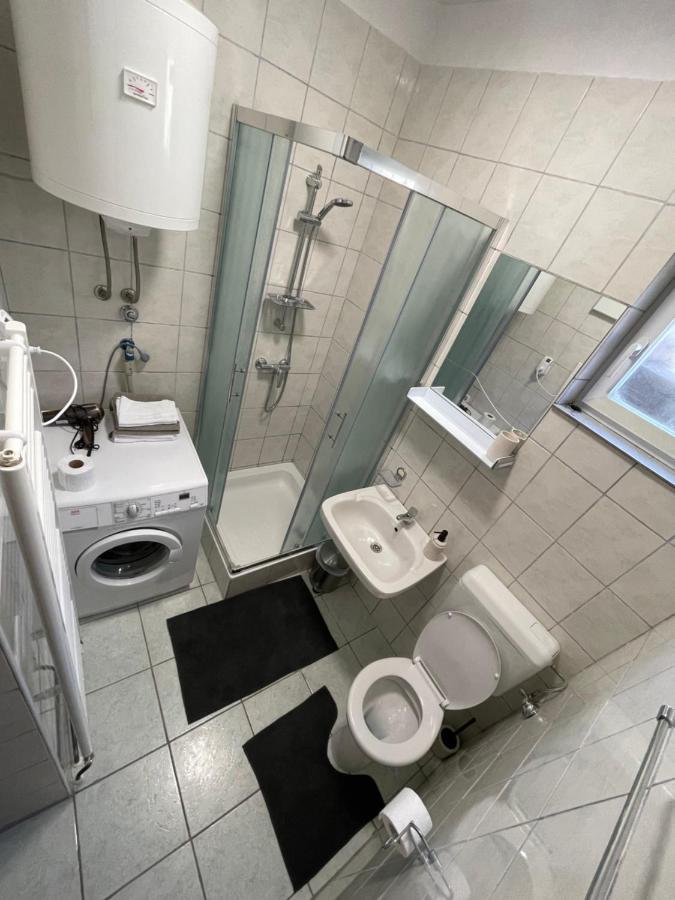 Apartman Ana Vrlika Exterior foto